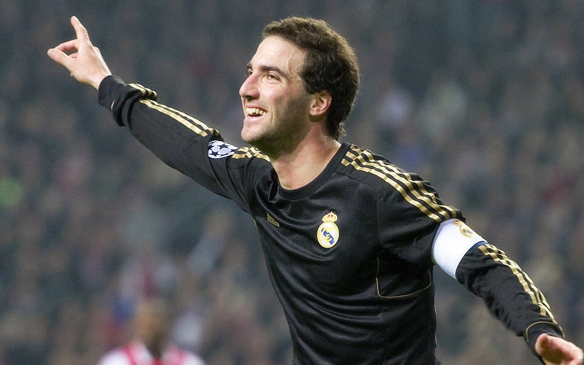 乌拉圭火力压制澳大利亚，格列兹曼统治全场，南美足球的战术革命与欧洲核心的完美融合