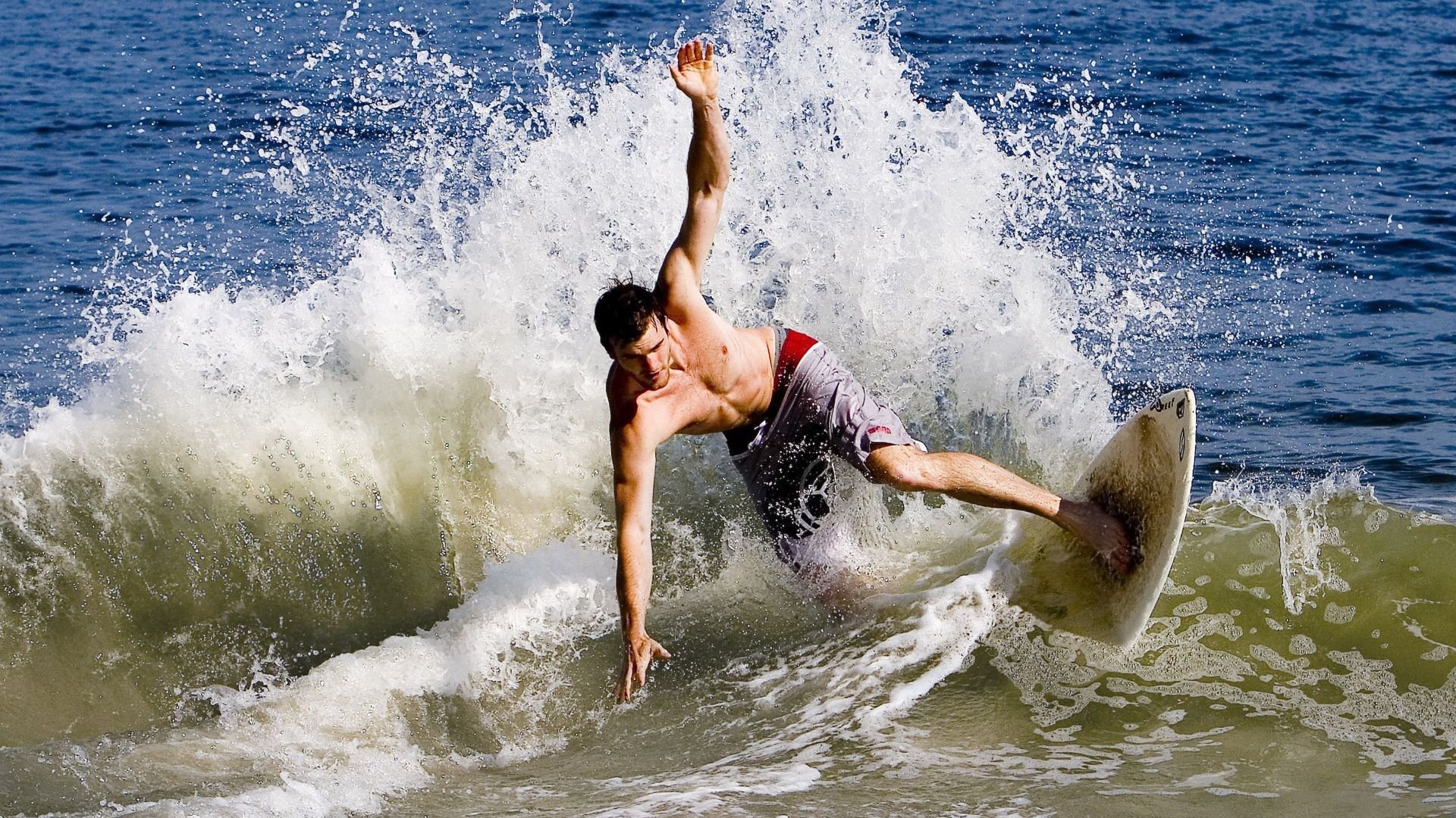 深圳队踏平广东队,布克进攻端无人可挡,华南虎王朝裂痕初现