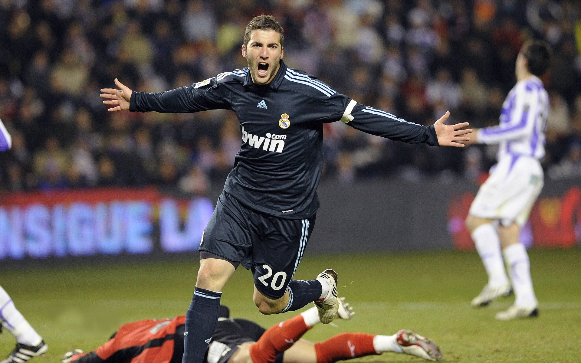 卡瓦哈尔铁翼焚城!威尔士完胜比利亚雷亚尔的战术启示录